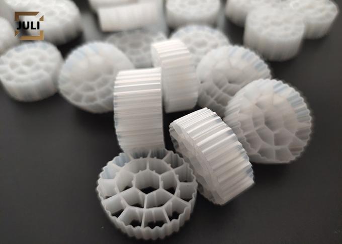 Reactor blanco 25x10m m del Biofilm de la cama móvil del HDPE de la Virgen del color para el estanque de peces 1